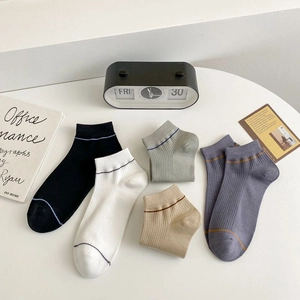 Five pairs of breathable cotton low-cut ankle socks with sporty stripes in neutral colors