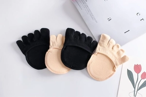 Detail view of five-finger half socks with sponge cushion for forefoot protection