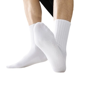 Chaussettes de sport mi-mollet blanches pour hommes avec bords côtelés et semelle massante