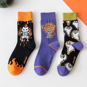 Set di calze di Halloween con gatto scheletro, mummia e fantasmi in stile street punk