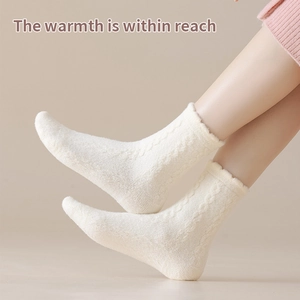 Thick warm cable knit socks for women in beige with elegant wavy scalloped edges