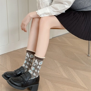 Chaussettes vintage japonaises à motifs floraux avec bordure en dentelle élégante