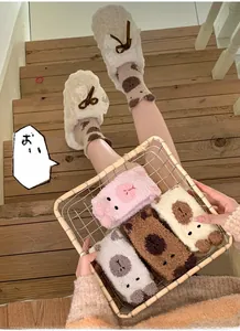 Chaussettes en polaire corail avec motifs d'animaux et chaussons doux à nœud chic