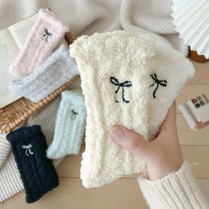 Calzini da Notte in Pile di Corallo Caldi e Spessi Invernale per Donna Con Ricamo a Fiocco Morbidi Calzini da Casa Pelosi
