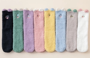 Détails de 8 paires de chaussettes en polaire corail avec broderies de petits monstres