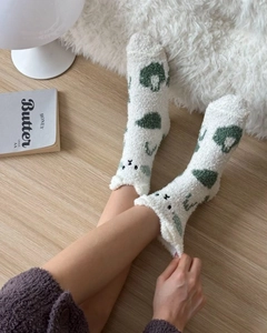 Détails de chaussettes en polaire corail avec broderie et mignonnes oreilles 3D