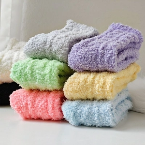Calze spesse in pile corallo in 8 colori assortiti, morbida texture per il calore invernale