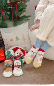 Chaussettes de Noël épaisses en polaire corail avec broderies festives et douces