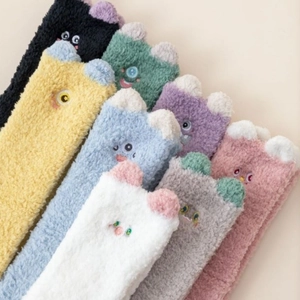 Chaussettes épaisses en polaire corail pour enfants en plusieurs couleurs avec broderie
