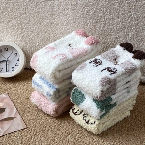 Chaussettes épaisses en polaire corail pour femmes avec motifs de dessins animés variés