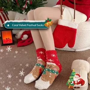 Chaussettes de Noël en polaire corail avec motif bonhomme de pain d'épices et flocons
