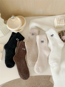 Set di 5 paia di calze in pile corallo con ricamo occhi in colori invernali neutri