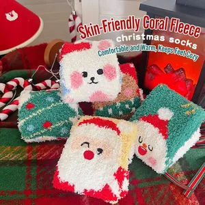 Chaussettes de Noël douces en polaire corail avec broderie mignonne et décor festif