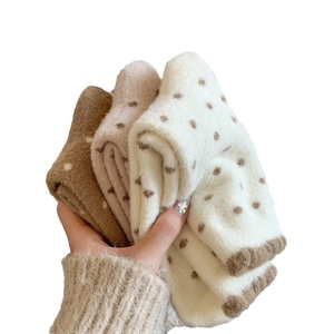 Chaussettes épaisses à pois en polaire chaude pour la maison pendant l'automne et l'hiver