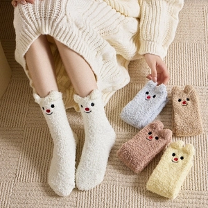 Damen Cartoon Bär Korallenvlies Socken Dicke Warme Winter Home Schlaf Socken 3D Ohr Stickerei Flauschige Mittlere Rohr Socken