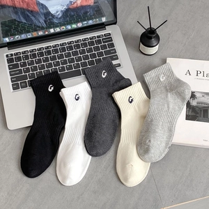 Men's Casual Cotton Quarter Socks With G Letter Embroidery Breathable Ribbed Cuff Athletic Mid-Calf Socks For Daily Sports Wear