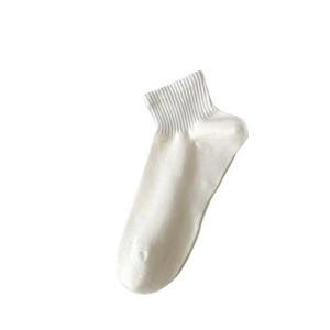Classic white cotton blend ankle socks with ribbed cuffs for casual sports and daily wear