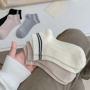 Socquettes en fibre de bambou avec doubles rayures classiques en cinq couleurs