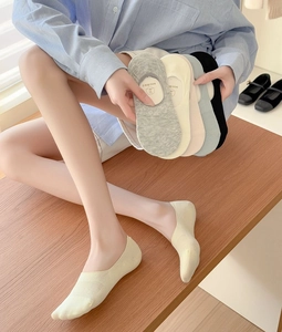 Detail of non-slip silicone heel and ribbed cuff on five colorful invisible cotton socks
