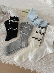 Detail of five-color mid-calf cotton socks with wave ruffles and bow embroidery