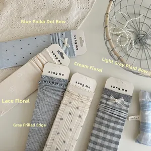 Fünf Paar japanische grau-blaue Crew-Socken aus Baumwolle mit Blumen und Schleife