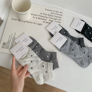Calcetines cortos de algodón para mujer con diseño de corazón en cuatro colores neutros