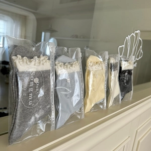 Lot de 5 paires de chaussettes en coton à volants aux couleurs variées avec sacs zippés