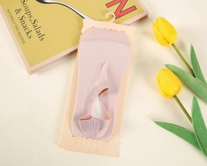 Detailansicht der rosa Mesh-Füßlinge mit atmungsaktivem Stoff und Verpackung