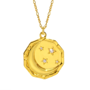 Collier doré avec pendentif lune et étoiles orné de cristaux étincelants