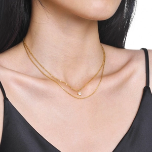 Collana a doppio strato in oro con catena a serpente e ciondolo in zircone quadrato