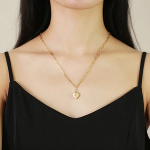 Collier trombone doré avec pendentif cœur en zircon et gravure d'étoile pour femme