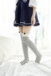 Chaussettes hautes rayées en polaire corail avec oreilles de chat 3D pour l'hiver