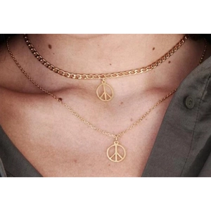 Collana a due strati in acciaio inossidabile dorato con segno della pace per donna