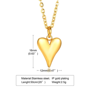 Collier avec pendentif cœur en acier inoxydable doré à la finition polie