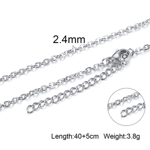Macro detail of 2.4mm silver stainless steel O-chain with lobster clasp and extender
