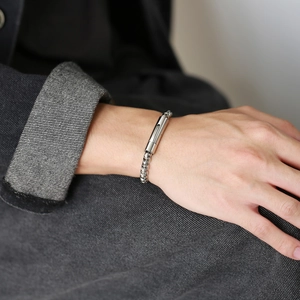 Minimalist silver stainless steel box chain bracelet for men in a streetwear style