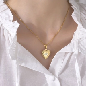 Stainless Steel Heart Paw Print Locket Necklace Engraved Vintage Memorial Pendant Jewelry For Women Pet Lovers Gift