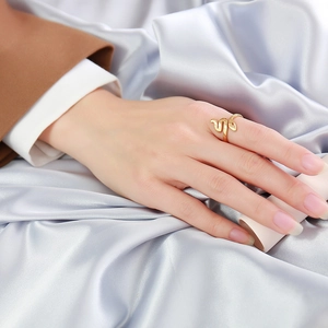 Elegant 2mm golden snake-shaped open ring made of polished stainless steel for women