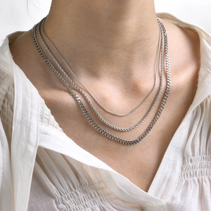 Ensemble de trois colliers superposés en acier inoxydable avec chaînes corde et serpent