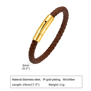 Détail du bracelet tressé marron 6mm avec fermoir en acier inoxydable doré brillant