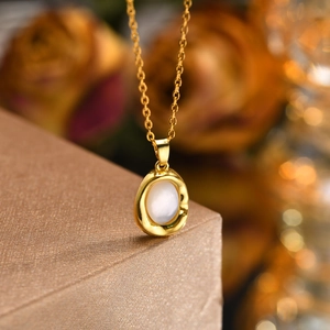 Vintage Irregular Oval Mother Of Artificial Pearl Shell Pendant Necklace Gold Plated Copper Jewelry Elegant Necklaces For Women
