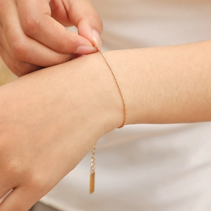 Minimalist gold square hammer chain bracelet for women featuring an adjustable tail chain