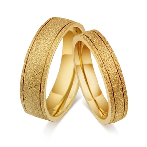 Bague de Couple Minimaliste en Acier Titane Plaqué Or Sablé pour Hommes Femmes Simple Bord Poli Bague Géométrique Bijoux Cadeau