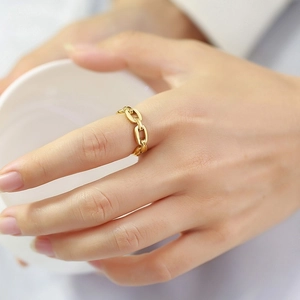 Golden Cuban link chain ring for women made of stainless steel worn on the finger