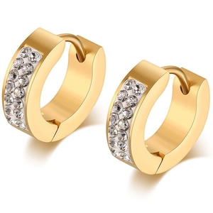 Élégantes boucles d'oreilles huggie dorées avec deux rangées de cristaux étincelants