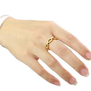Polished gold stainless steel curb chain ring for women with stylish linked design