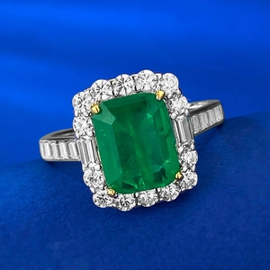 Vintage S925 silver ring with 2-carat emerald-cut green gemstone and halo diamonds