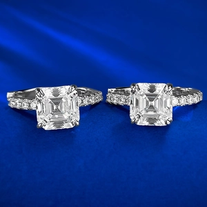 Gros plan de bagues en argent sterling 925 avec diamants blancs à coupe carrée large