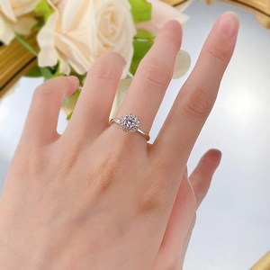 Exquisite flower-shaped 925 sterling silver ring with sparkling round halo diamond accents
