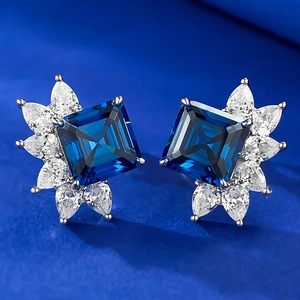 Élégantes Boucles d'Oreilles Clous Carrées en Argent Sterling 925 Bleu Royal Avec Design de Pétales en Strass pour Femmes